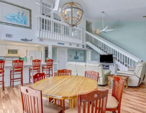 Heated Pool Access Great Outdoor Space, Walk to Beach, Restaurants, Shopping & More!